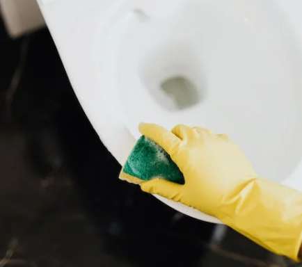 Rubber gloves when cleaning a toilet